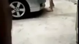 フラグ二つの若い女の子の間の決闘 女の子 ...