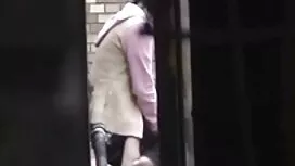 私たちは典型的な部屋の女の子に没頭します ...