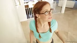 私の妹は彼女の猫を教えるのが大好きです  ...