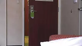 彼女fucks別の女の子を呼び出す彼女の ...