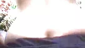 コンドームを着て役に立たない男。 女の子 ...