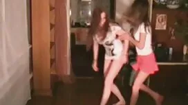 ストレッチ彼女の完璧な体こすり 女の子  ...