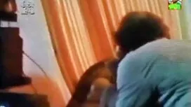 今日、彼女はcocksのカップルを食べる ...