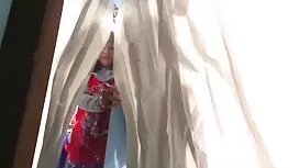この口の中で注入された女性の動物 女性  ...